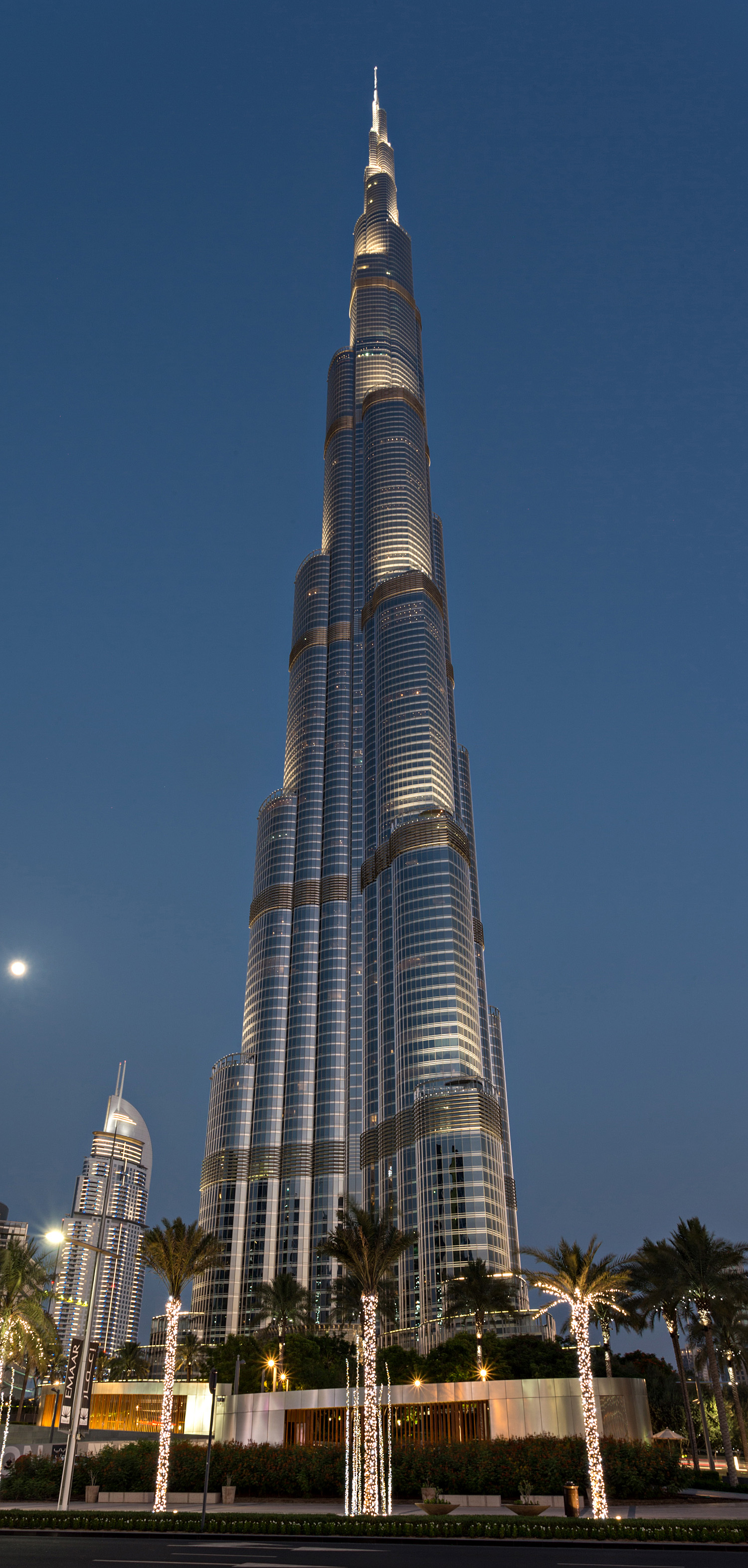Burj Khalifa, Dubai - Illegal shot with a tripod :-). © Mathias Beinling